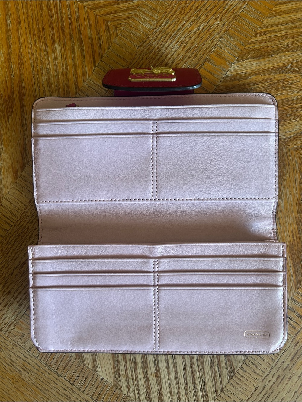 Coach Magenta Leather Wallet with Gold Horse & Carriage Logo - Picture 4 of 7